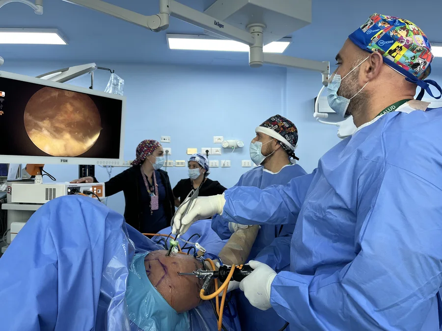 Reparación del manguito rotador por artroscopía